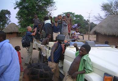 Op bezoek in een dorpje vlakbij South Luangwa National Park.
Over aandacht niet te klagen.